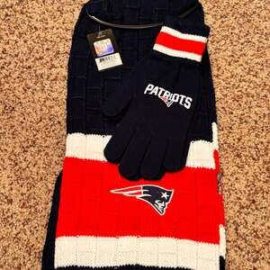 NFL New England Patriots Scarf and Glove Knit Gift Set